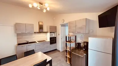 Cuisine ou kitchenette dans l'établissement petite maison proche mer