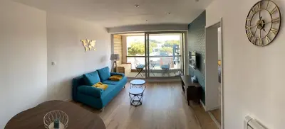 Coin salon dans l'établissement Bel Appartement proche des plages et commerces