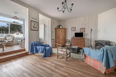 Télévision ou salle de divertissement dans l'établissement Maison pour 12 - Vue mer - Plage à La Bernerie