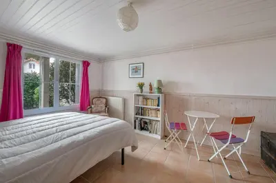 Un ou plusieurs lits dans un hébergement de l'établissement Maison pour 12 - Vue mer - Plage à La Bernerie