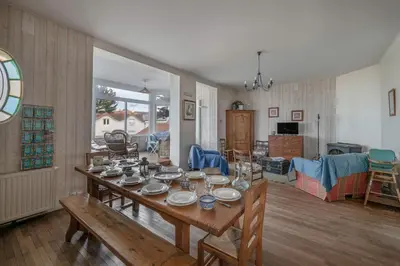 Coin salon dans l'établissement Maison pour 12 - Vue mer - Plage à La Bernerie