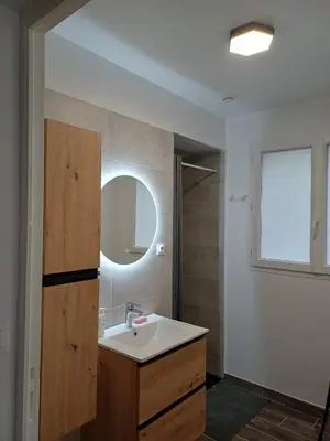 Salle de bains dans l'établissement La maison du soleil