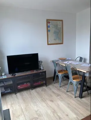 Télévision ou salle de divertissement dans l'établissement St Marc proche plage, 3chambres