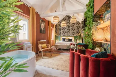 Coin salon dans l'établissement Suite avec jacuzzi - Le Boudoir de la Loire