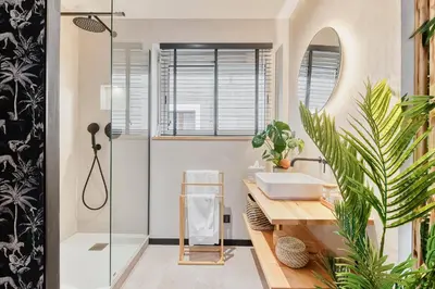Salle de bains dans l'établissement Suite avec jacuzzi - Le Boudoir de la Loire