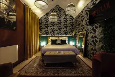 Un ou plusieurs lits dans un hébergement de l'établissement Suite avec jacuzzi - Le Boudoir de la Loire
