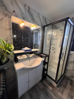 Salle de bains dans l'établissement Maison des rivages 3 chambres
