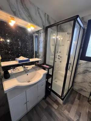 Salle de bains dans l'établissement Maison des rivages 3 chambres
