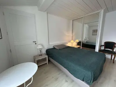 Un ou plusieurs lits dans un hébergement de l'établissement Maison de vacances 6 pers avec piscine à La Guérinière - FR-1-224B-240