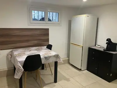 Cuisine ou kitchenette dans l'établissement Grande chambre, Sdb partagée