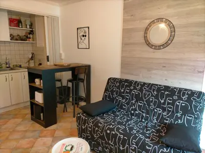Cuisine ou kitchenette dans l'établissement studio 2 pers résidence des iles Fromentine
