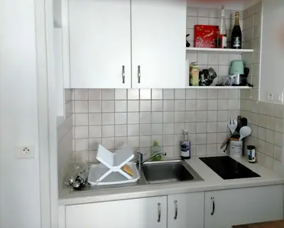 Cuisine ou kitchenette dans l'établissement studio 2 pers résidence des iles Fromentine
