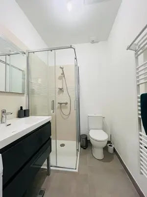Salle de bains dans l'établissement Casa Diderot - T2