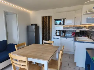 Cuisine ou kitchenette dans l'établissement T2 L'orée du Golf labellisé 3 étoiles - Terasse et Parking