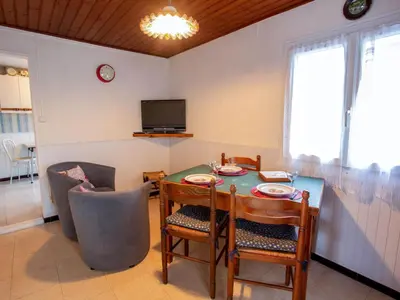 Télévision ou salle de divertissement dans l'établissement Holiday Home La Petite Escale by Interhome