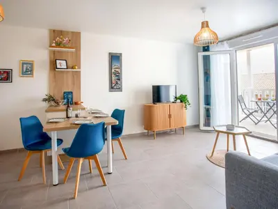 Télévision ou salle de divertissement dans l'établissement Apartment Atlantica-1 by Interhome