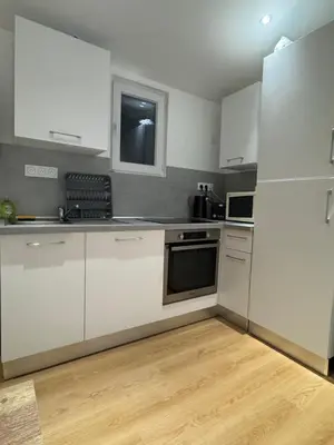 Cuisine ou kitchenette dans l'établissement Appartement RDC vu sur jardin appart C