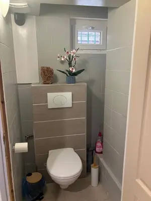 Salle de bains dans l'établissement Petite Chambre avec SdB partagée
