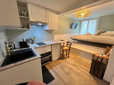 Cuisine ou kitchenette dans l'établissement Studio BROSSARD 2pers Tv and Wifi