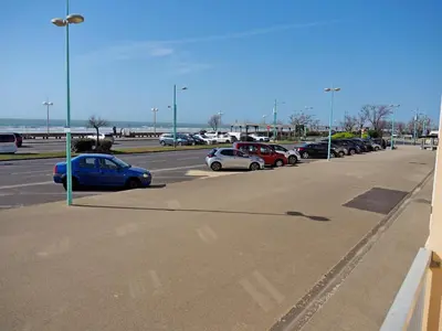Vue générale sur la mer ou vue sur la mer prise depuis l'appartement