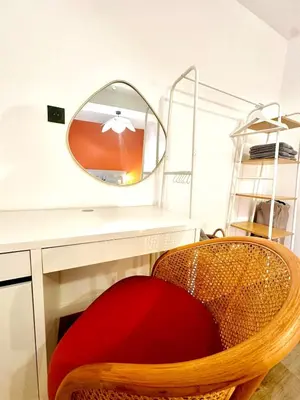 Coin salon dans l'établissement Le Cocon - Studio Chaleureux