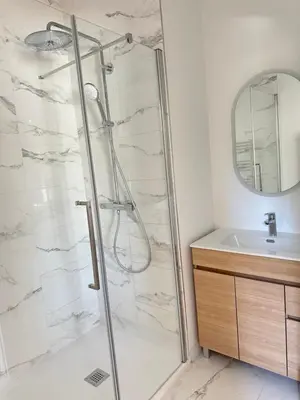 Salle de bains dans l'établissement Golf international la baule