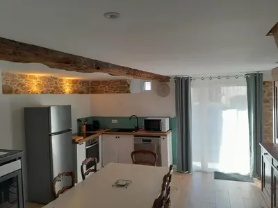 Cuisine ou kitchenette dans l'établissement Gîte familial 8 couchages proche PuyduFou