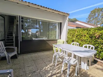 Balcon ou terrasse dans l'établissement Maison dans résidence avec piscine et tennis - 4 personnes