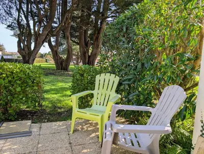 Jardin de l'établissement Maison dans résidence avec piscine et tennis - 4 personnes