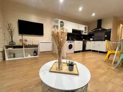 Cuisine ou kitchenette dans l'établissement Alonville 2pers Wifi and Tv