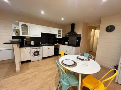Cuisine ou kitchenette dans l'établissement Alonville 2pers Wifi and Tv