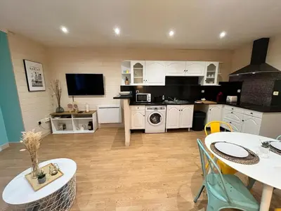 Cuisine ou kitchenette dans l'établissement Alonville 2pers Wifi and Tv
