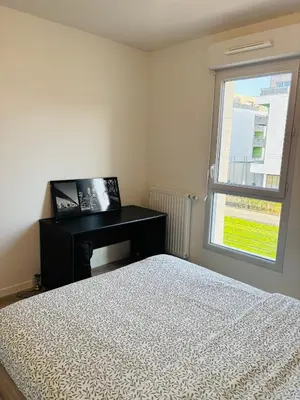 Un ou plusieurs lits dans un hébergement de l'établissement Chambre spacieuse et lumineuse chez l habitant
