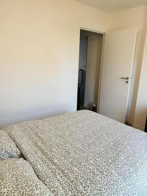 Un ou plusieurs lits dans un hébergement de l'établissement Chambre spacieuse et lumineuse chez l habitant
