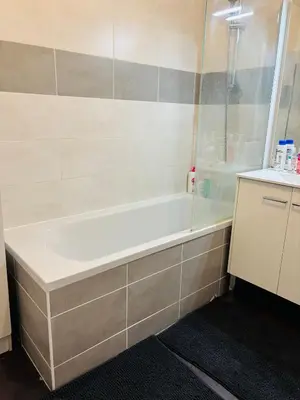 Salle de bains dans l'établissement Chambre spacieuse et lumineuse chez l habitant