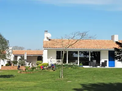 Jardin de l'établissement Les Treilles Saint Hilaire de Riez