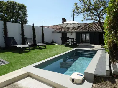 Piscine de l'établissement Transat Saint Gilles Croix de Vie ou située à proximité