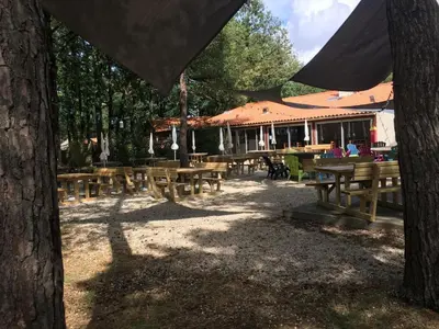 Restaurant ou autre lieu de restauration dans l'établissement MH TV 2 ch - 5 pers - Cœur de Vendée - Puy du Fou