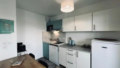 Cuisine ou kitchenette dans l'établissement Le Lumina du centre bourg