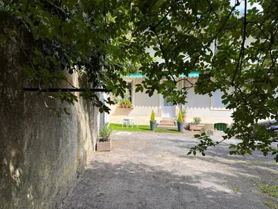 Jardin de l'établissement Studio charmant Parking & terrasse près du centre