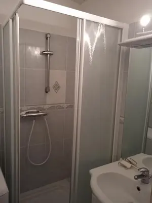 Salle de bains dans l'établissement A deux pas de la plage