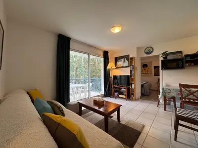 Télévision ou salle de divertissement dans l'établissement Azur Marin - Wifi, Parking, Piscine, Mer à 2min