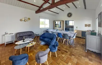 Coin salon dans l'établissement Villa Avec Piscine Privée