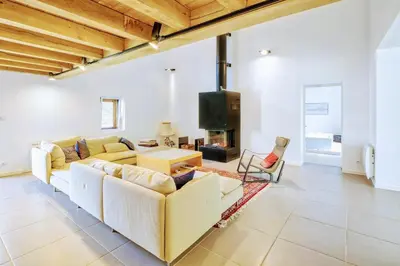 Télévision ou salle de divertissement dans l'établissement Maison 