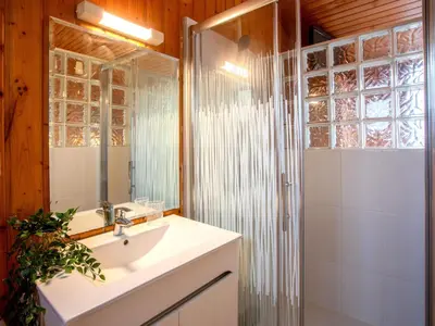 Salle de bains dans l'établissement Holiday Home Ker Zelia by Interhome