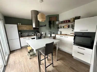 Cuisine ou kitchenette dans l'établissement Villa de charme SPA - Piscine - Etang