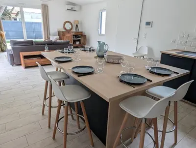 Plan de l'établissement Maison neuve de plain-pied avec extérieur