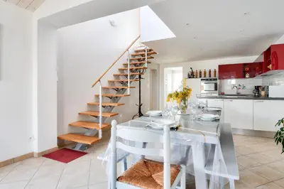 Cuisine ou kitchenette dans l'établissement Maison moderne à 80m de la plage - 6 personnes