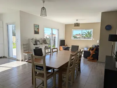 Coin salon dans l'établissement Maison familiale avec jardin a deux pas de l'océan