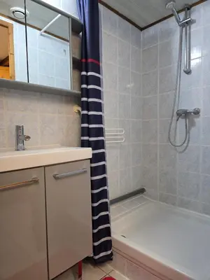 Salle de bains dans l'établissement a 10 mn d Angers petite maison indépendante